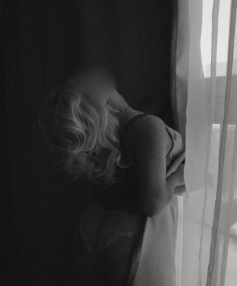 Интригующая и загадочная красотка жаждет встреч с состоятельным мужчиной для ярких и незабываемых моментов вдвоем. Мои нежные прикосновения принесут тебе настоящее блаженство. Ты откроешь для себя новые грани наслаждений в моем обществе. 7017, 23 года